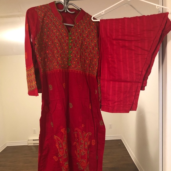 Salwar and kameez - Picture 2 of 3